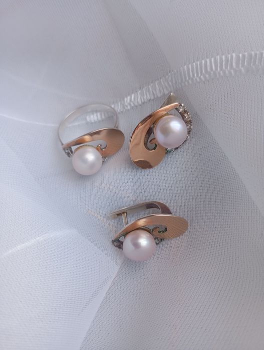 Продам сережки та каблучку срібло із золотими вставками,