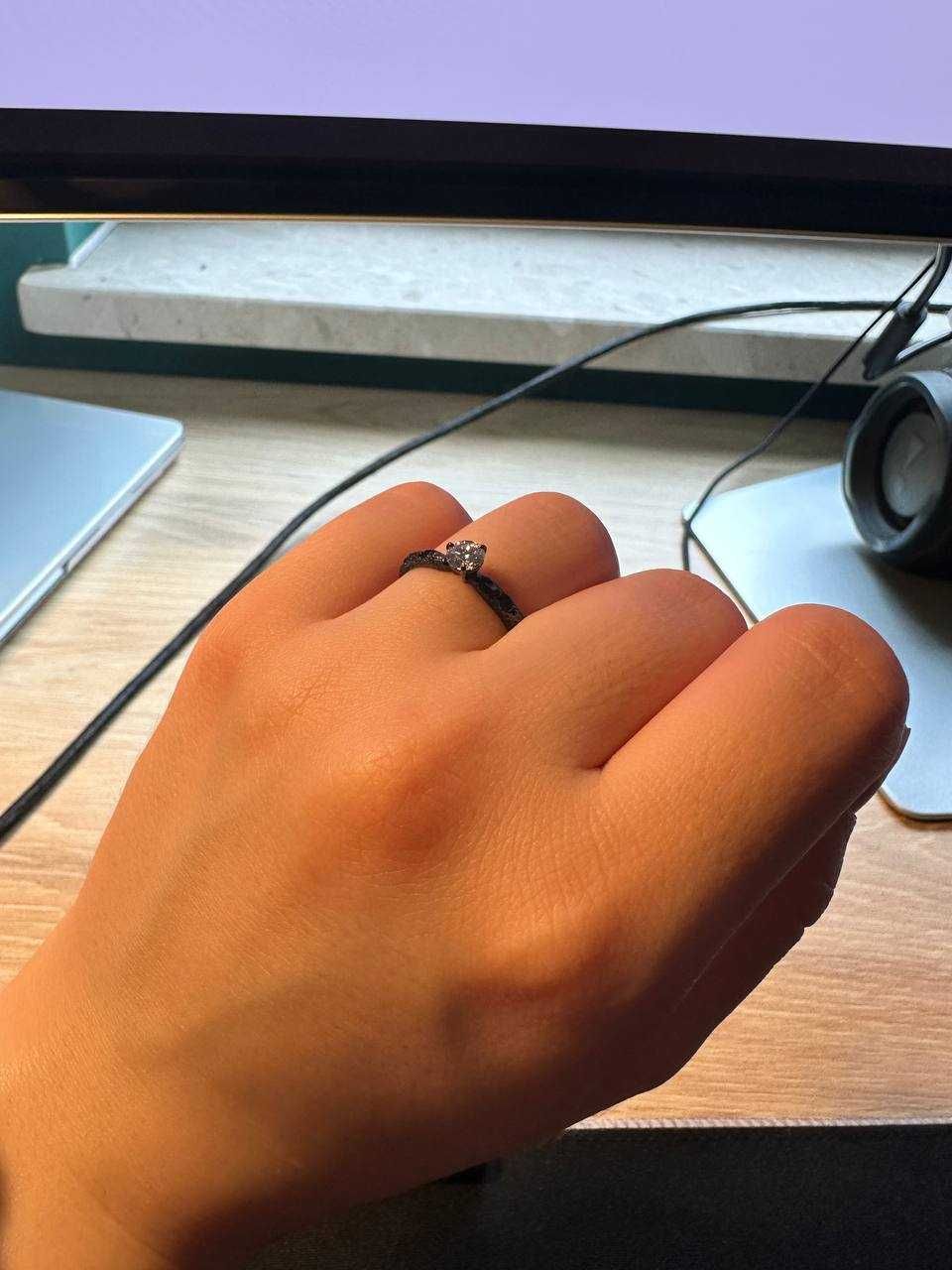 Pierścionek z diamentem 0.34ct GIA VVS2 F srebro oksydowane unikat