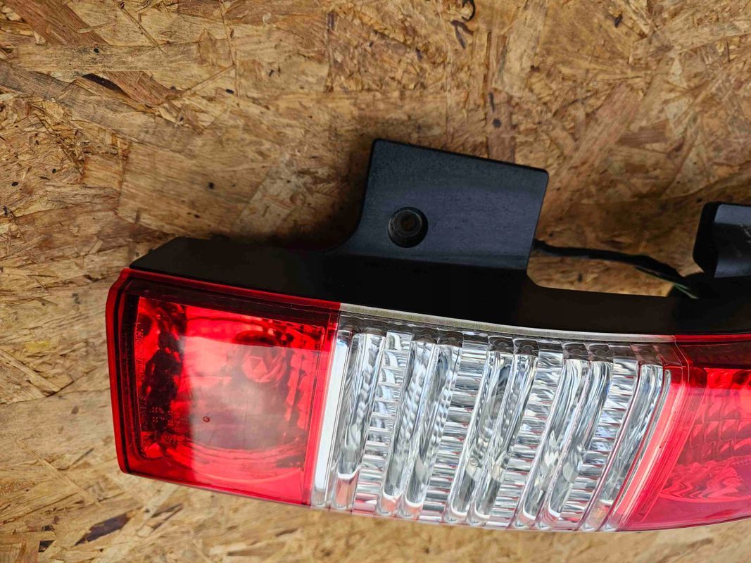 Honda cr-v Ii crv 2 lift lampa tylna prawa prawy tył Europa