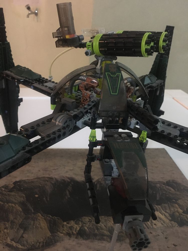 Lego striking venom