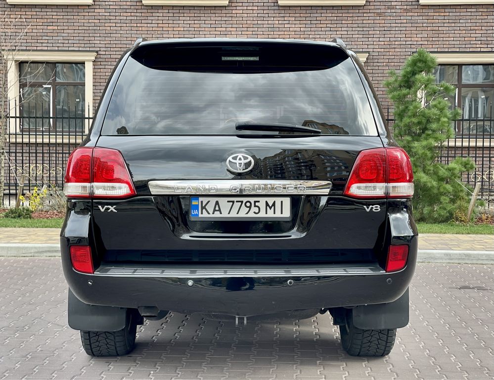 Продам TOYOTA LAND CRUISER 200, офіційний, ідеальний стан