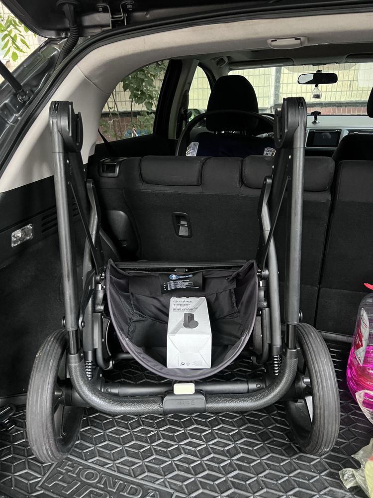 Коляска с автокреслом с базой и прогулкой  cybex balos s 4 в 1