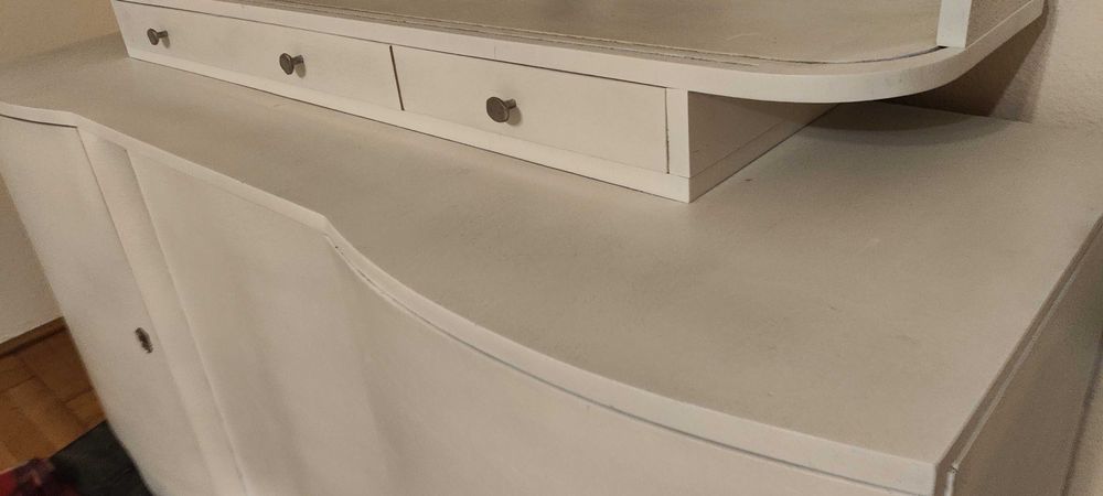 Kredens biały z lustrem