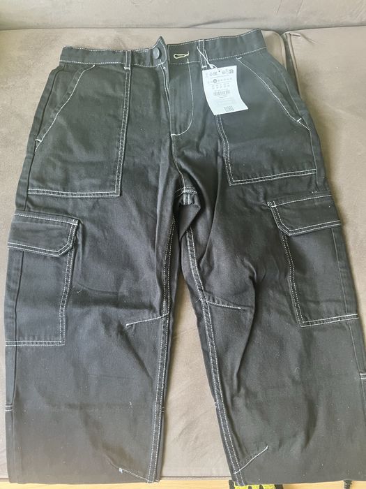 BERSHKA- Bawełniane spodnie cargo z kontrastowymi szwami