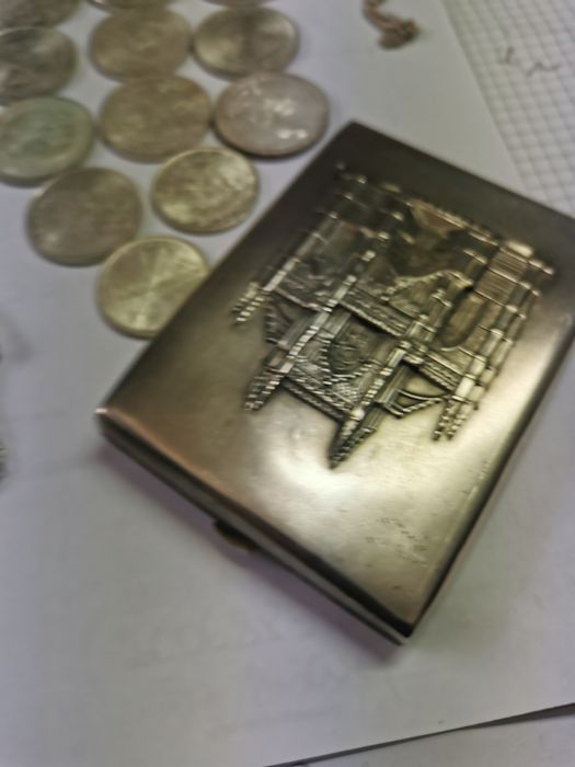 Cigarreira em prata, moedas