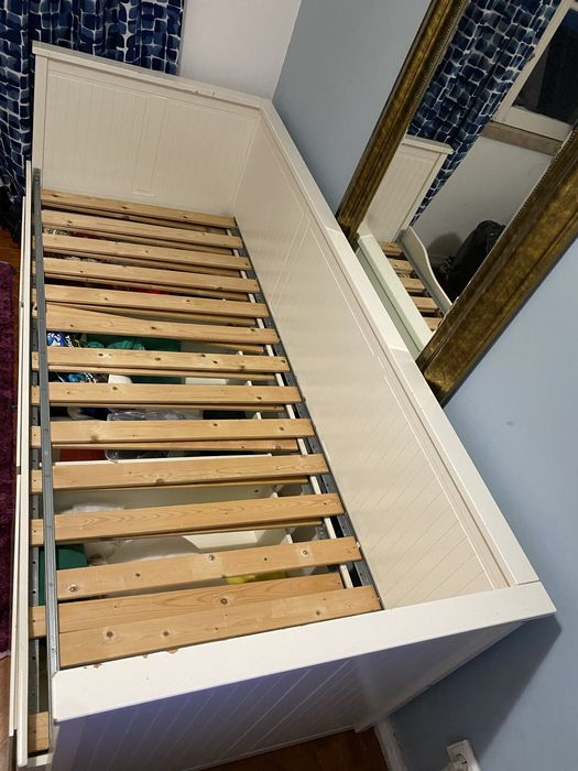 Cama de solteiro com estrado