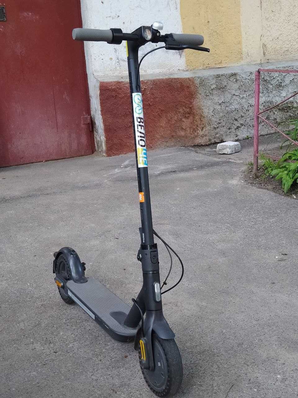 Продам електросамокат Xiaomi Mi Scooter M