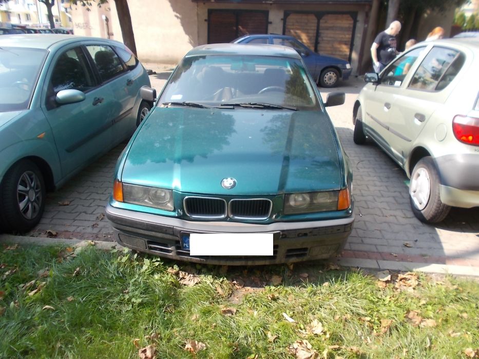 BMW E36 sedan zielony metalik 1.6 benzyna przeznaczone na części