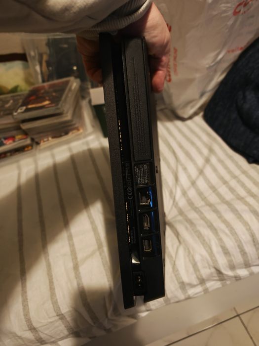 PlayStation 4 Slim, 1 T SSD.