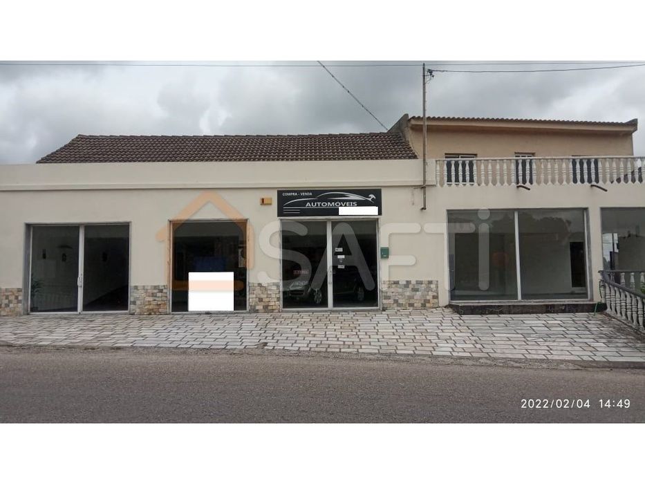 Venda - Casa com Espaço Comercial 437 m2 Moitas de Venda - Alcanena