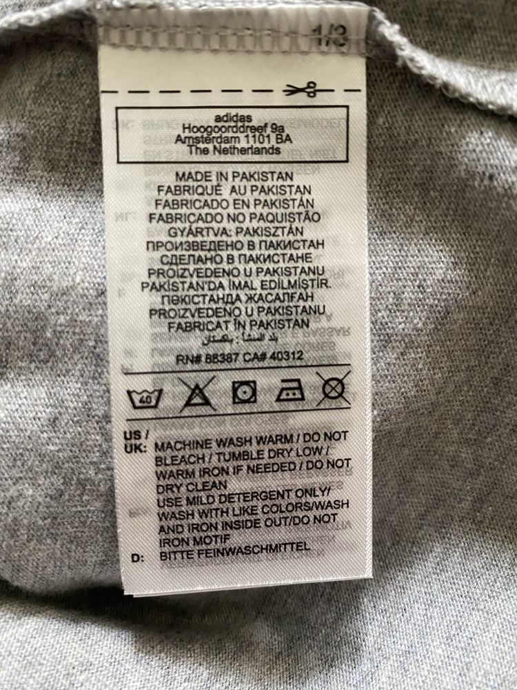 Продам футблку adidas