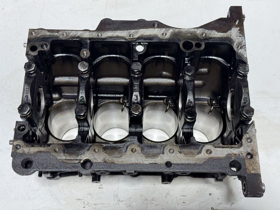 Блок циліндрів 1.9 bls passat b6 caddy golf skoda a5 блс 038 021 CC
