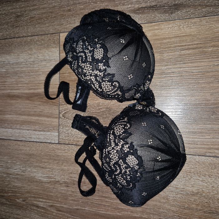 Oysho жіноча нічна сорочка (пеньюар) Бюстгальтер
Новенька, жодного раз