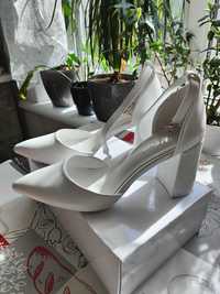 Туфлі жіночі весільні