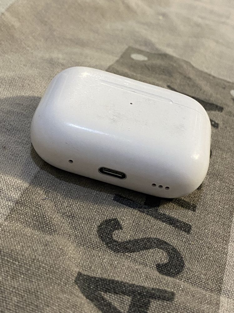 Продам кейс apple Airpods pro 2 typci нового типу