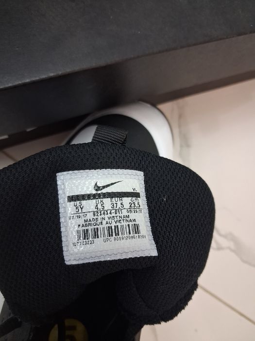 Спортивная обувь