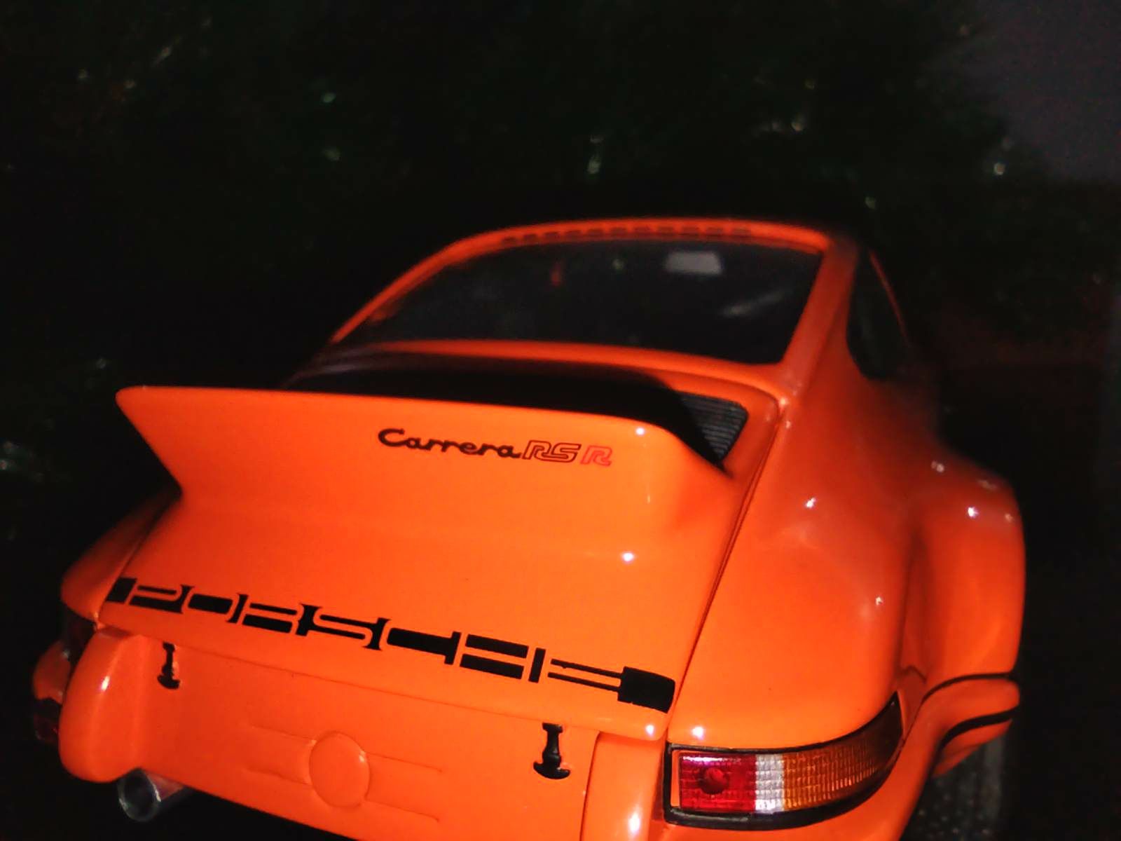 Porsche 911 RSR 1974 escala 1/18