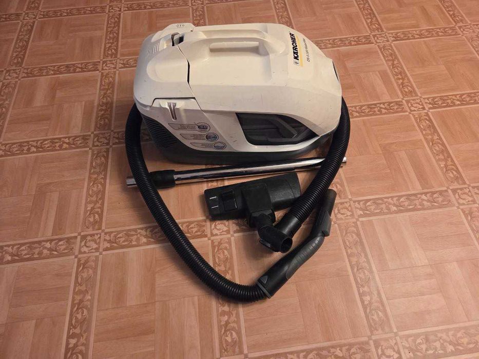 Продаю миючий пылесос Karcher mediclean DS 6000