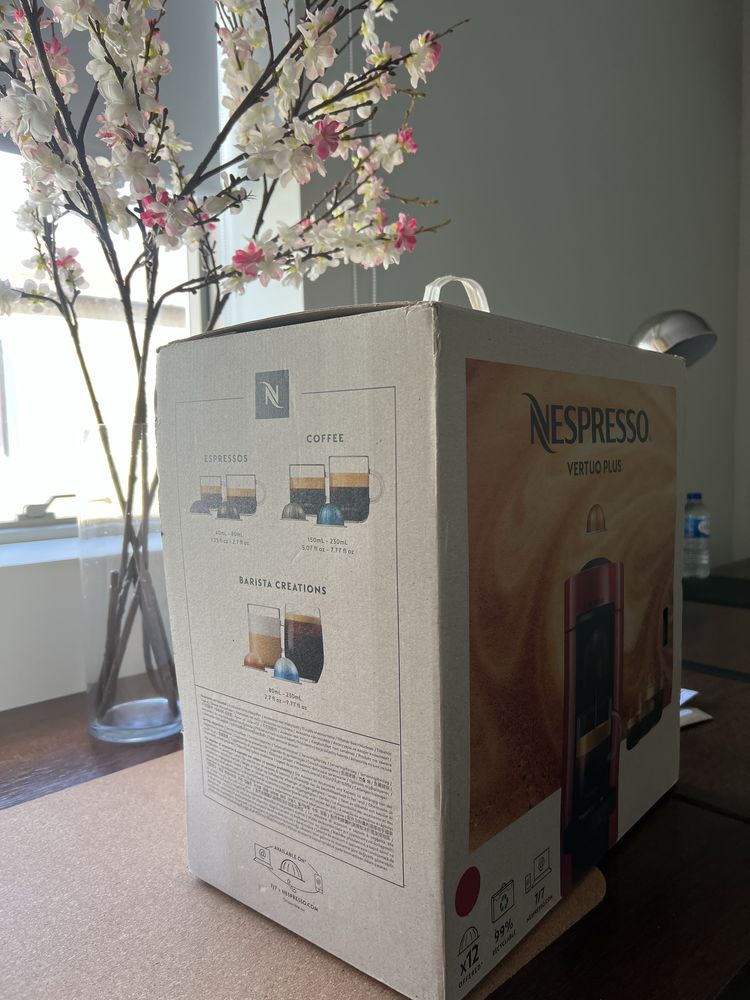 Maquina Nespresso Vertuo Plus- Nova