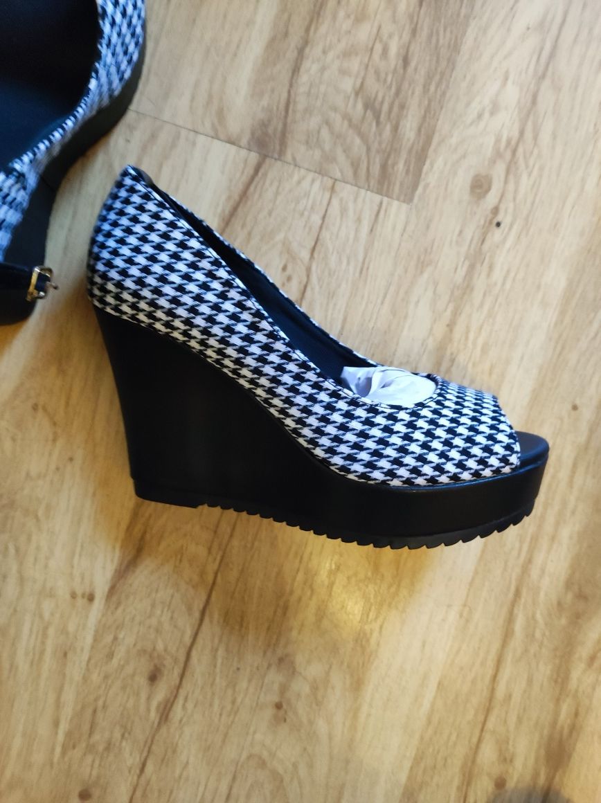 Buty na koturnie 38