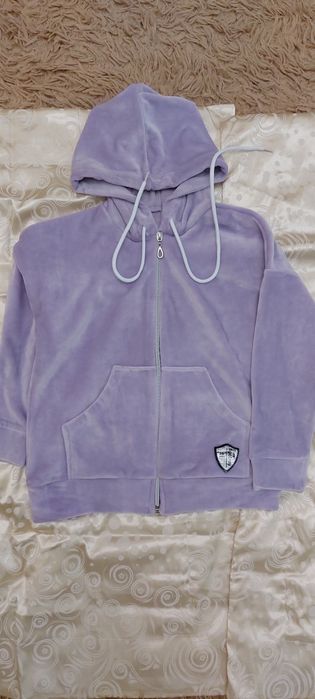 Костюм  велюровий  на замку