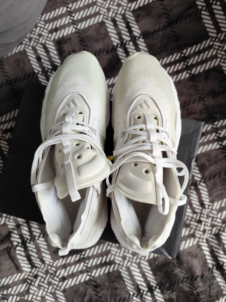 Buty Adidas Trae Young 3