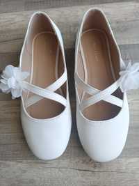 Białe balerinki buciki wizytowe eleganckie 34 22 cm