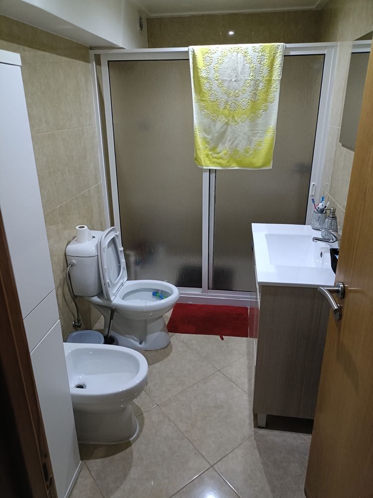 Quarto completamente mobilado