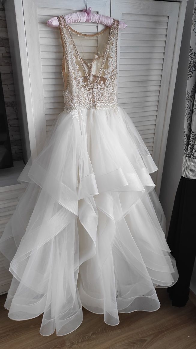 Śliczna suknia ślubna z bogato zdobioną górą XS
