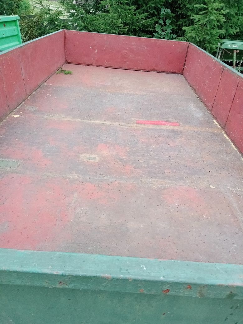 Przyczepa rolnicza wywrotka zarejestrowana.