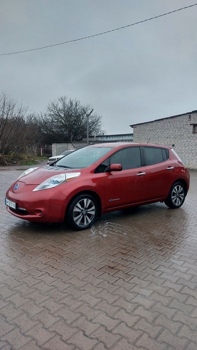 Nissan leaf.  ніссан ліф