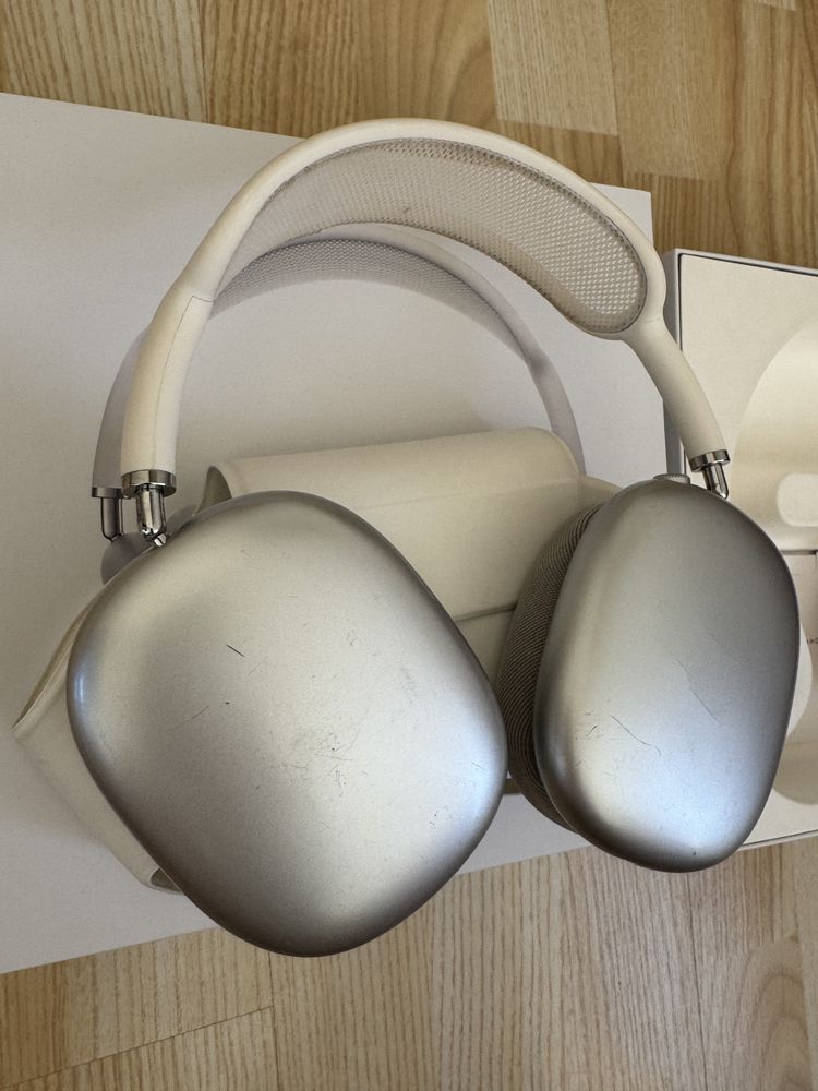 AirPods Max з кейсом