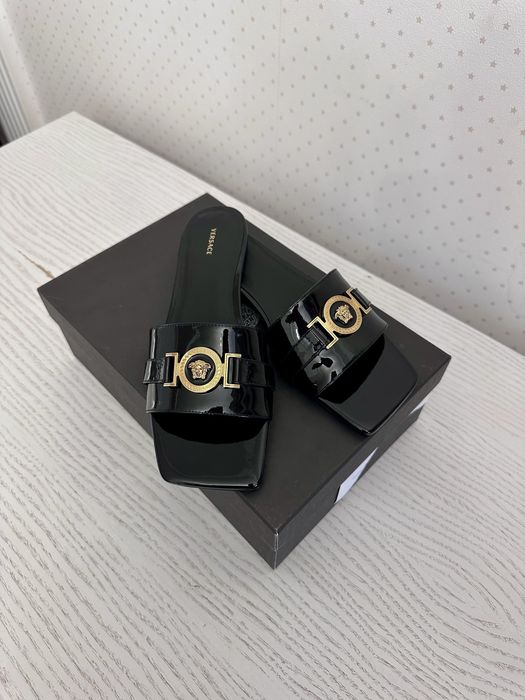 Versace лаковані шкіряні шльопанці. Оригінал! Нові! 38 р.