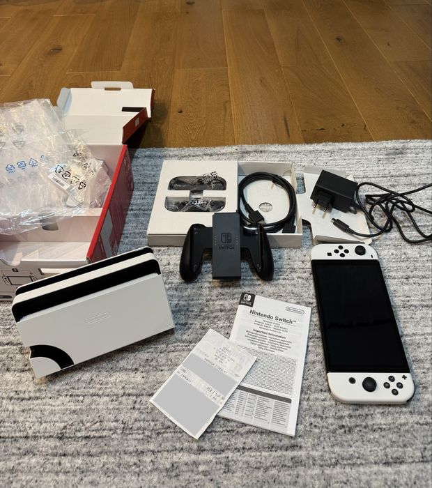 Białe nintendo switch oled