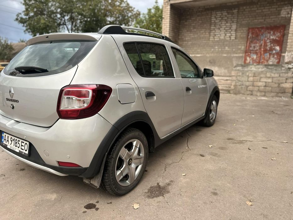 Reno sandero stepway 2013 год 1.5 дизель в очень хорошем состоянии
