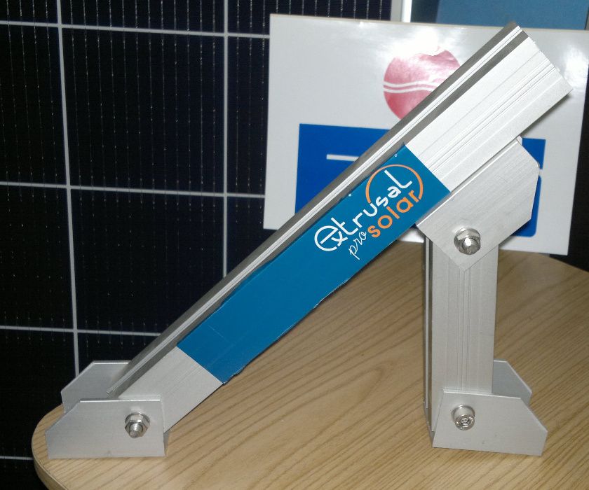 Travessas e acessório de fixação para paineis fotovoltaicos