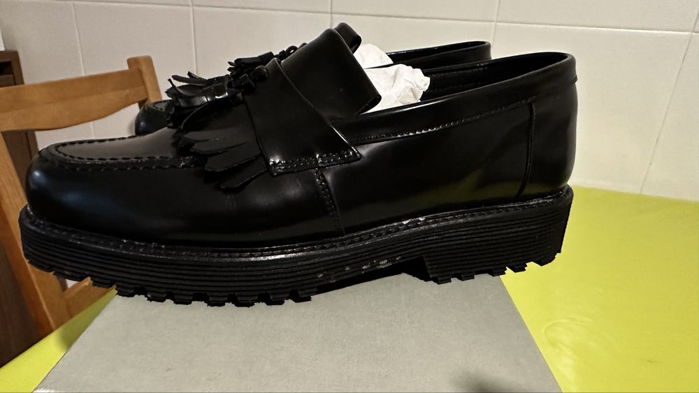 Sapatos em pele