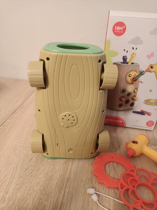 Gra magnetyczna, zręcznościowa, dzięcioł, wbijaj robaków, karmienie