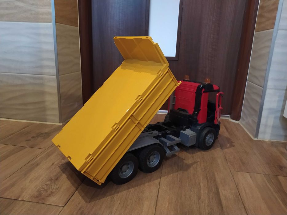BRUDER auto Mercedes Benz Actros. Wywrotka ciężarówka
