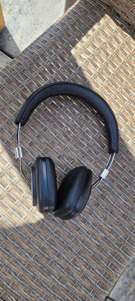 Bowers &Wilkins P 5