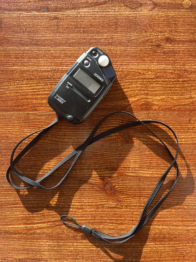 Camera Analogica de Medio Formato -Zenza Bronica ETRS, Sekonic L-308S