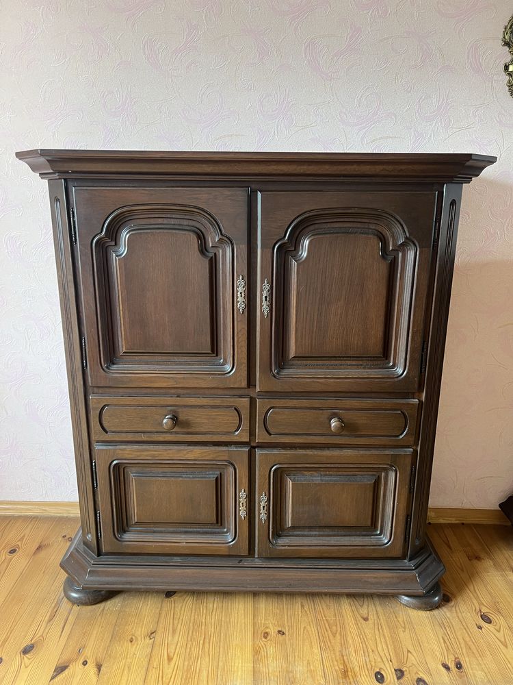 Деревʼяний комод