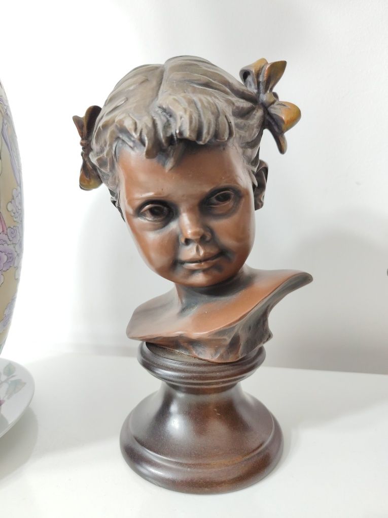 Busto de menina.