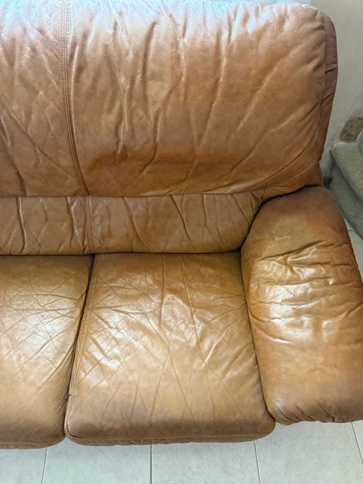 Sofá em pele 3 lugares