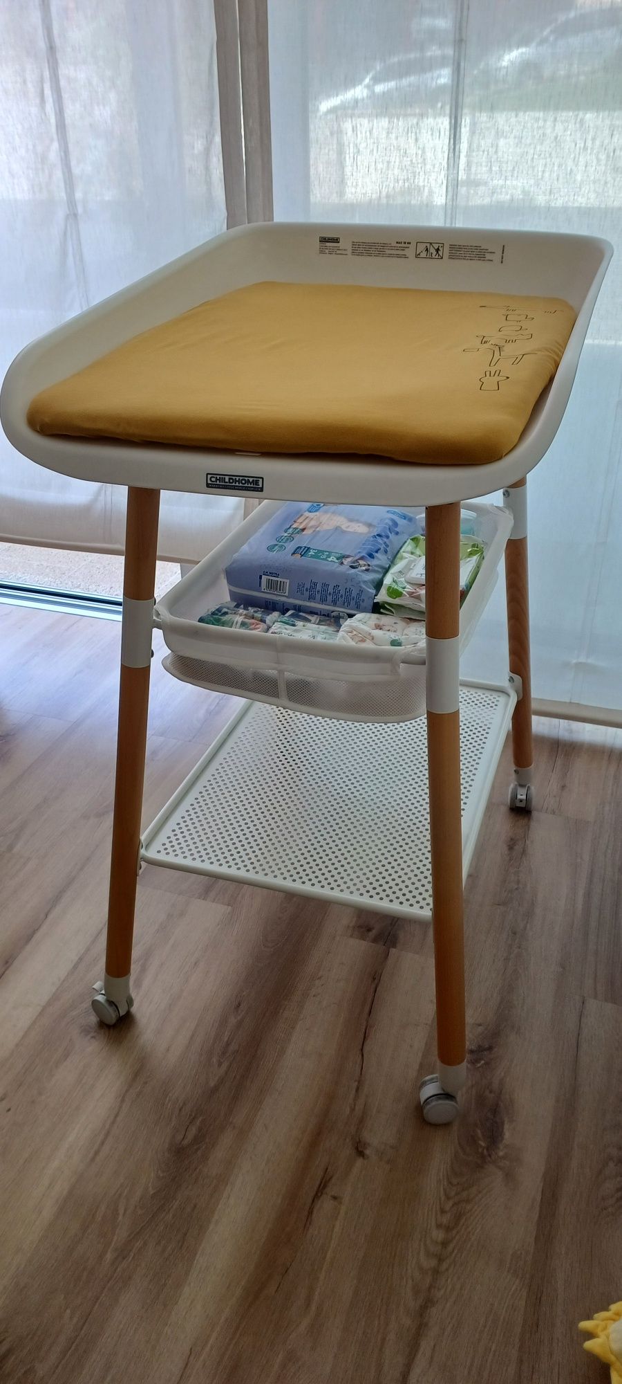 Muda fraldas com rodas CHILDHOME