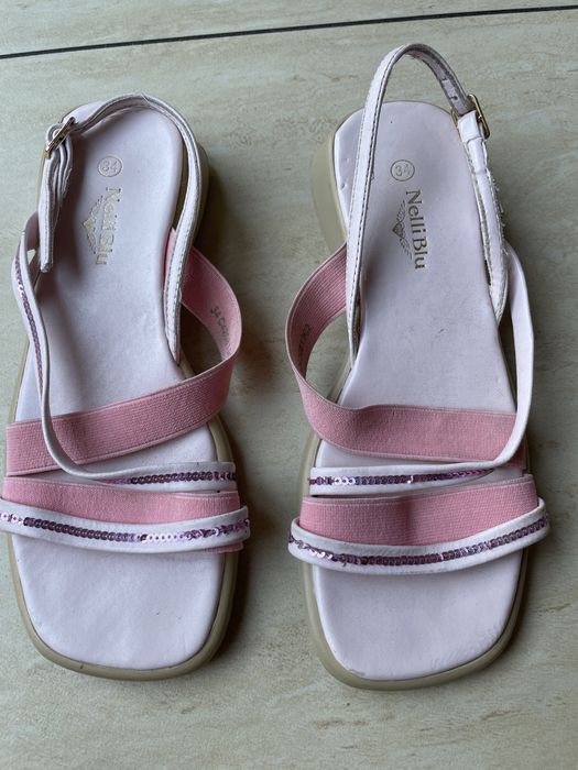 Sprzedam sandałki rozmiar 34