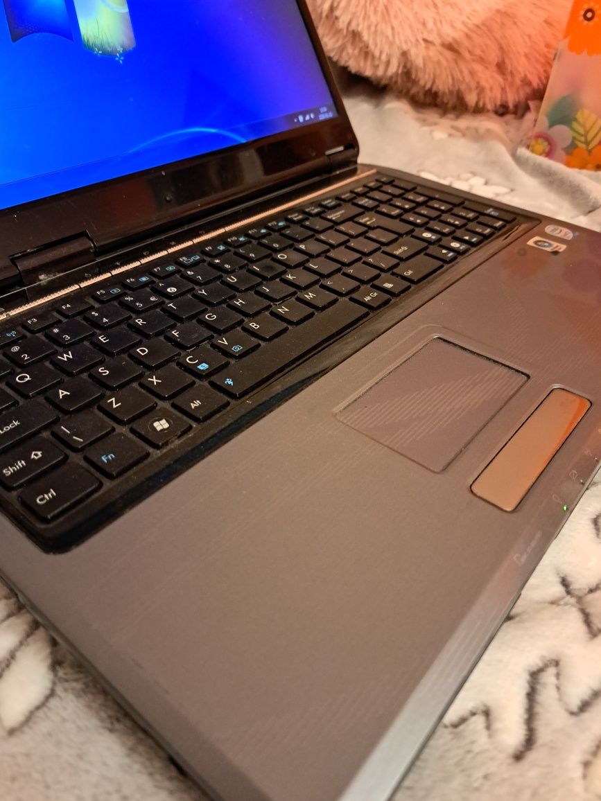 Laptop Asus Core2Duo SSD GeForce kamera