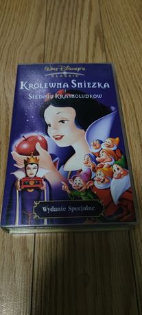 Kaseta VHS Królewna śnieżka i siedmiu krasnoludków.