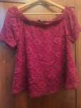 Blusa em renda bordo