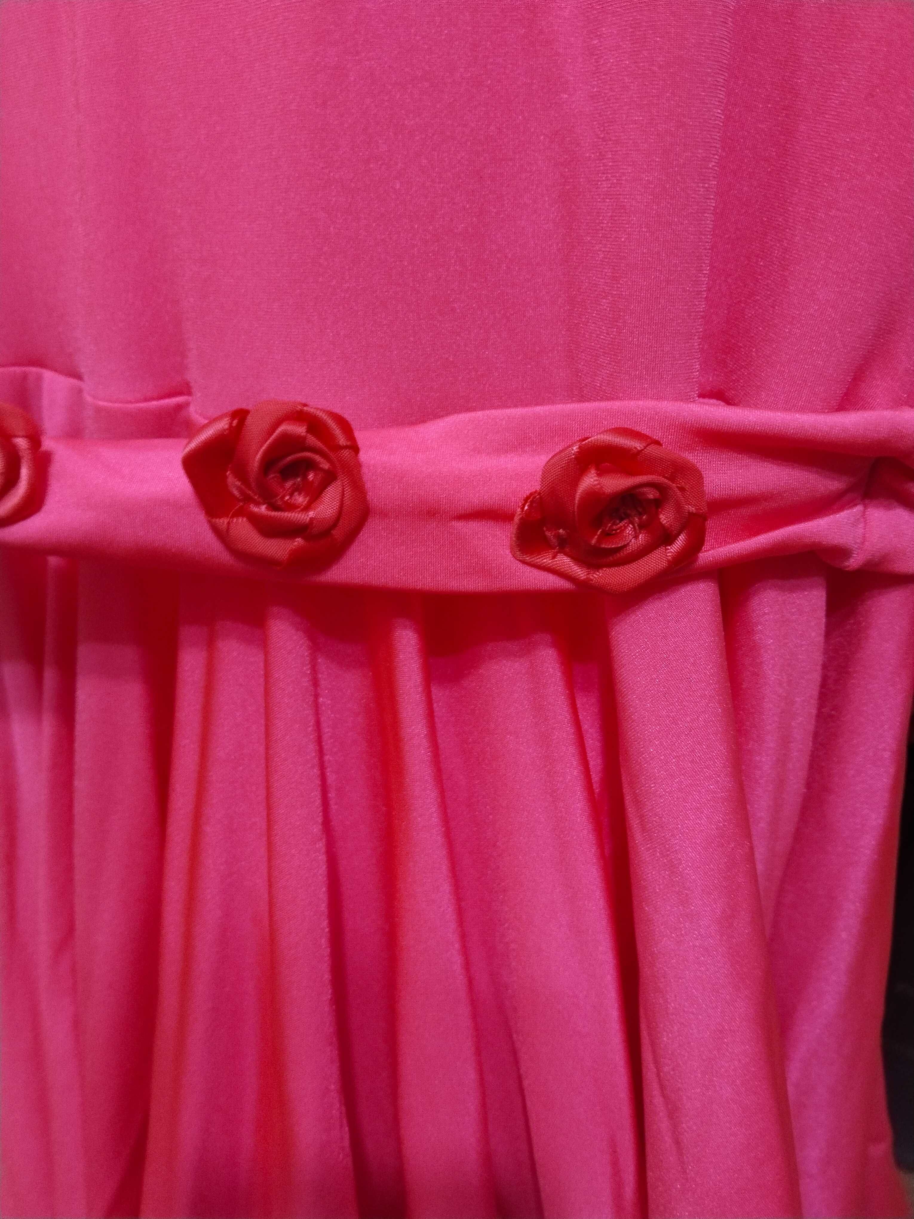 Рожева бальна сукня